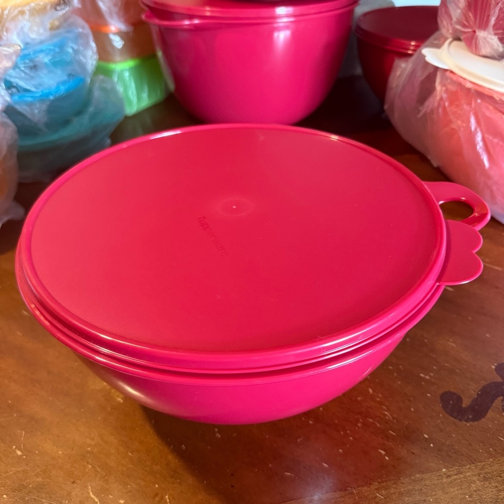 Tupperware Large Thatsa Bowl 32 cup